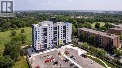 3100 Meadowbrook Ln in Windsor, ON - Building Photo - Building Photo