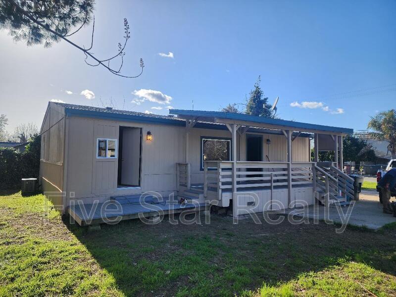 1114 Laurel Ave in Olivehurst, CA - Building Photo