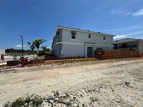 142 NE 14th St in Homestead, FL - Building Photo - Building Photo