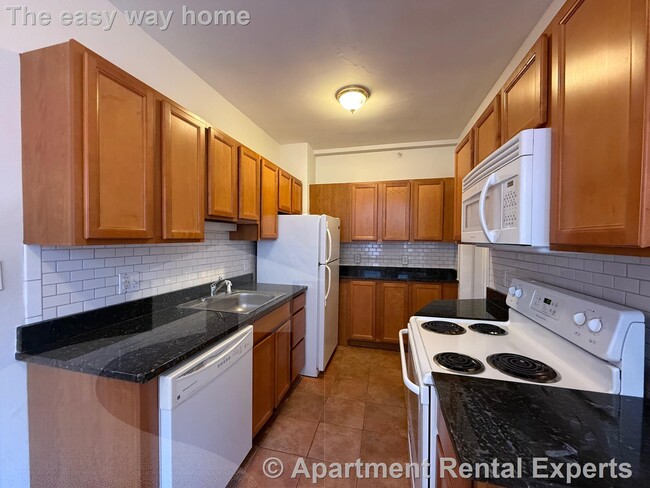 1558 Massachusetts Ave, Unit #3 in Cambridge, MA - Building Photo - Building Photo