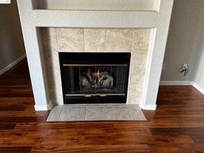 575 Quindell Way in Brentwood, CA - Building Photo - Building Photo