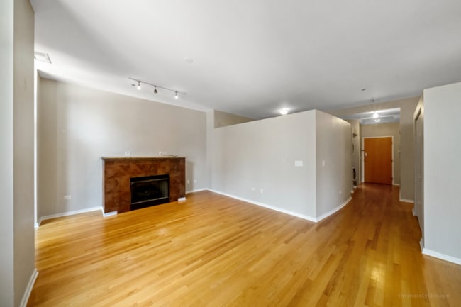 208 Washington in Chicago, IL - Building Photo - Building Photo