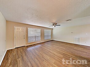 2706 King James Ct in Webster, TX - Building Photo - Building Photo