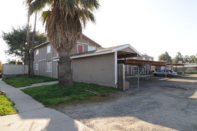 4730 E Lamona Ave in Fresno, CA - Foto de edificio - Building Photo