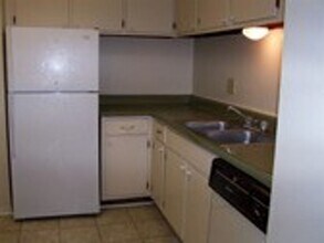 2020 Continental Ave in Tallahassee, FL - Building Photo - Building Photo