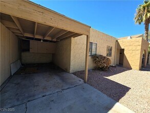 4305 E Moonlight Dr in Las Vegas, NV - Building Photo - Building Photo