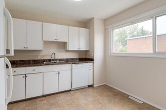 Parkland Townhomes in Medicine Hat, AB - Building Photo - Building Photo