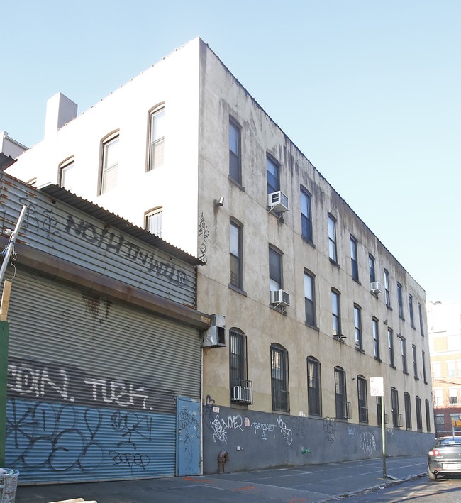 65-75 Roebling St in Brooklyn, NY - Foto de edificio - Building Photo