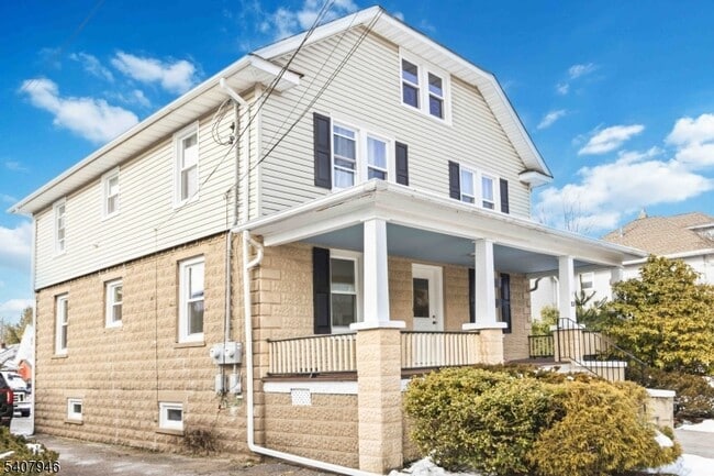 10 Zazzetti St in Waldwick, NJ - Building Photo - Building Photo