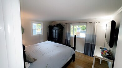 4086 Bel Harbor Dr in Liverpool, NY - Foto de edificio - Building Photo