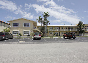 Longview House Apartments in Fort Lauderdale, FL - Building Photo - Building Photo