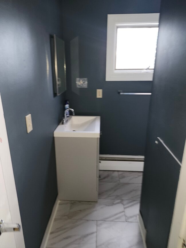 10 Abbott St, Unit Apt 2 in Waterville, ME - Building Photo - Building Photo