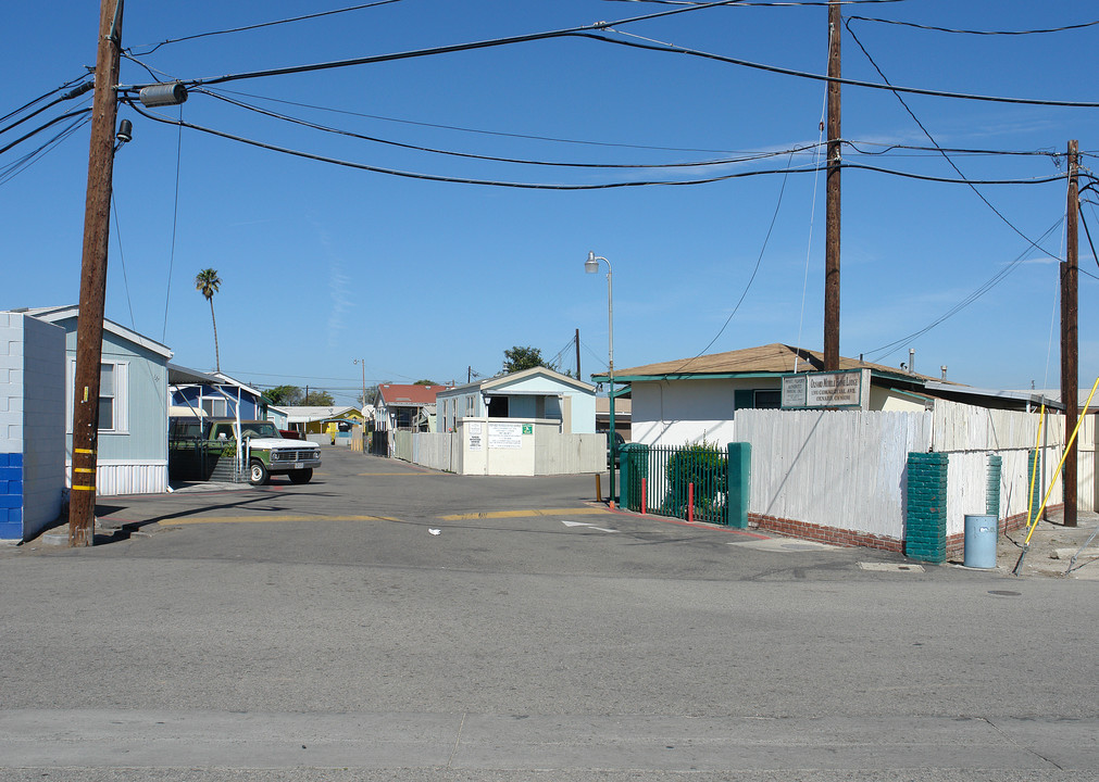 1301 Commercial Ave in Oxnard, CA - Foto de edificio