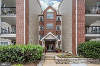 3309 Wyndham Cir in Alexandria, VA - Building Photo - Building Photo