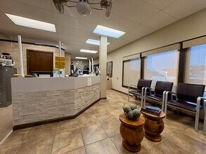 1207 W Main St in Carmi, IL - Building Photo - Building Photo