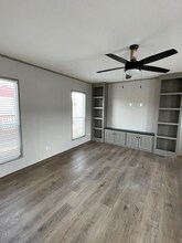 15953 S Flores Rd in San Antonio, TX - Building Photo - Building Photo