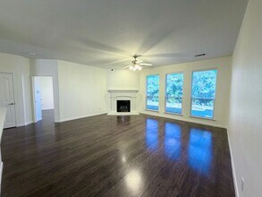 3917 Old Richwood Ln in Fort Worth, TX - Foto de edificio - Building Photo