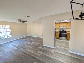 11513 Valencia Dr in Seffner, FL - Building Photo - Building Photo