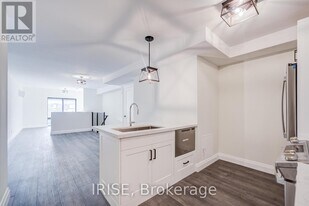 619 Mt Pleasant Rd in Toronto, ON - Building Photo