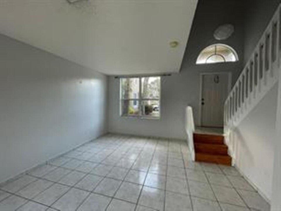 15472 NW 12th Ct in Pembroke Pines, FL - Building Photo
