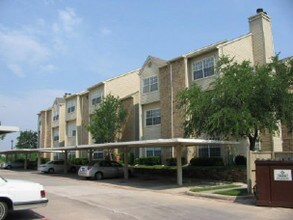 Oaks on the Ridge in Irving, TX - Foto de edificio - Building Photo