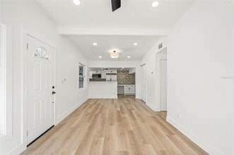 4606 W Paxton Ave in Tampa, FL - Building Photo - Building Photo