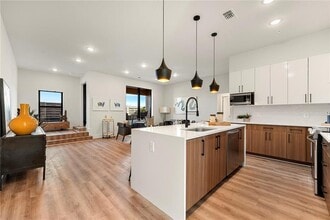 112 Rogers St NE, Unit Pullman Flats Unit 412 in Atlanta, GA - Building Photo - Building Photo
