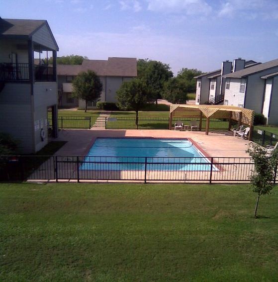 The Boulders Apartments in Bonham, TX - Foto de edificio