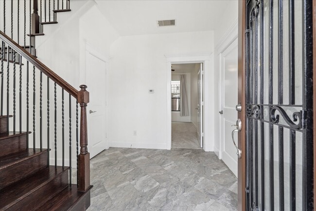 property at 830 W 19th St