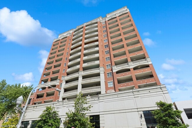 property at 828 W Grace St