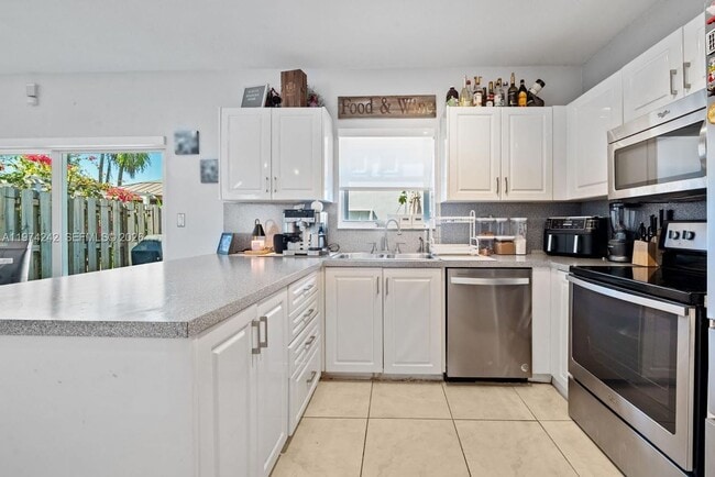 930 SW 147th Ct in Miami, FL - Building Photo - Building Photo