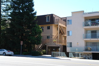 1432 San Carlos Ave in San Carlos, CA - Building Photo - Building Photo