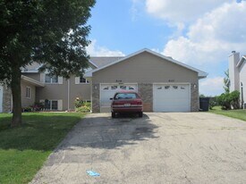 2111-2117 Green Valley Dr in Janesville, WI - Building Photo