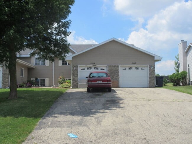 2111-2117 Green Valley Dr