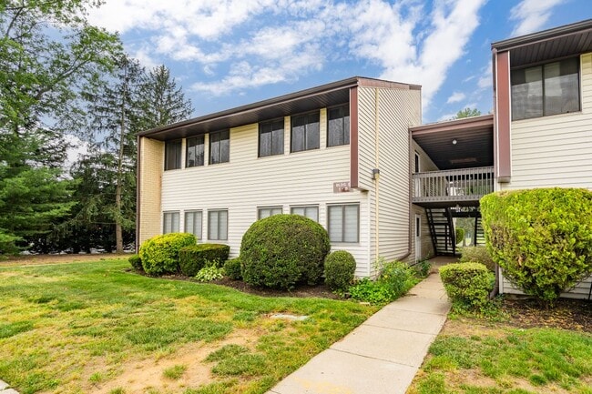 2 Avon Dr E in East Windsor, NJ - Building Photo - Building Photo