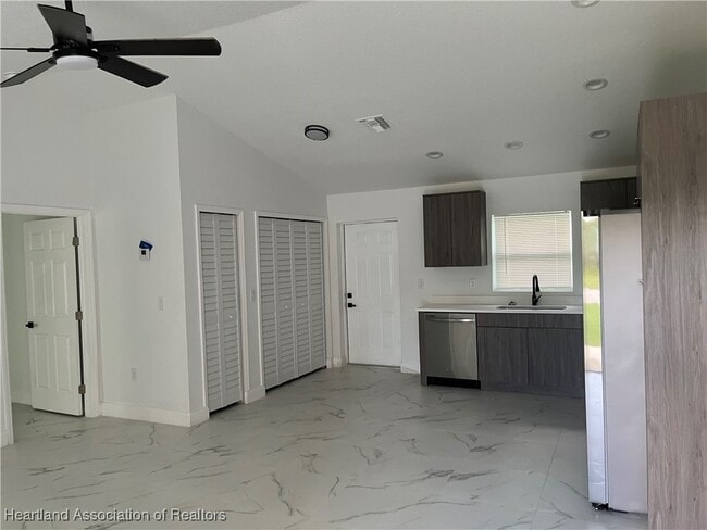 217 Hoover Ave NE in Lake Placid, FL - Foto de edificio - Building Photo