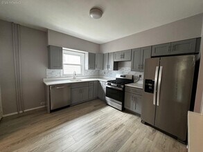 561 E Olive St in Long Beach, NY - Foto de edificio - Building Photo