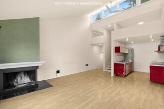 2939 76th Ave SE, Unit 2939 76th SE Unit #43C in Mercer Island, WA - Building Photo - Building Photo