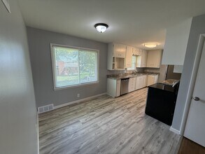 5331 N 45th St in Omaha, NE - Building Photo - Building Photo