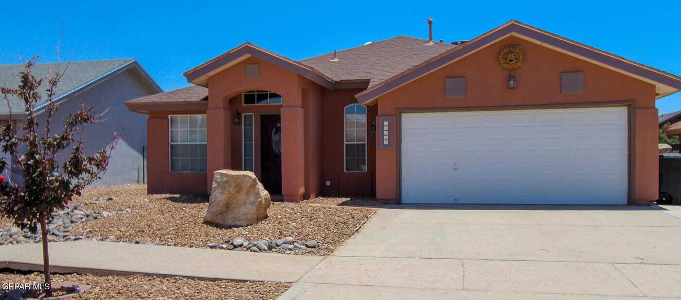 14032 Lago Seco Dr in Horizon City, TX - Building Photo