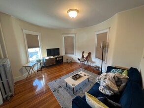 51 Ibbetson St, Unit 3 in Somerville, MA - Foto de edificio - Building Photo