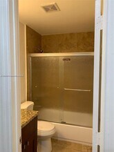 8704 NW 38th Dr in Coral Springs, FL - Foto de edificio - Building Photo
