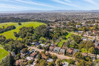 8124 Greenly Dr in Oakland, CA - Foto de edificio - Building Photo