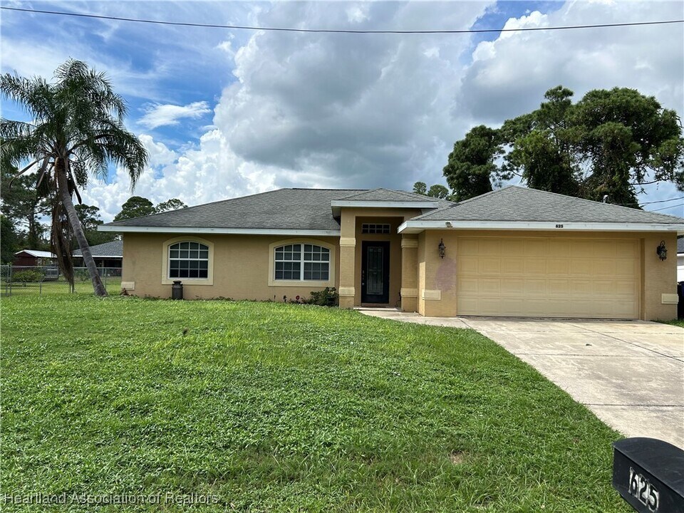 625 Citroen Dr in Sebring, FL - Building Photo