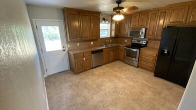 607 S 7th St in Gatesville, TX - Building Photo - Building Photo