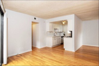 2479 Barry Ave in Los Angeles, CA - Building Photo - Interior Photo