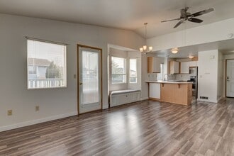 730 SE 8th Ave in Oak Harbor, WA - Building Photo - Building Photo