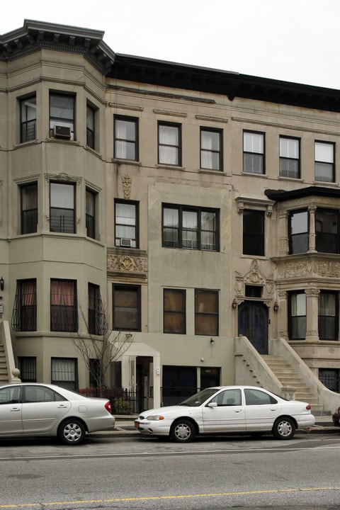 735 St Nicholas Ave in New York, NY - Foto de edificio