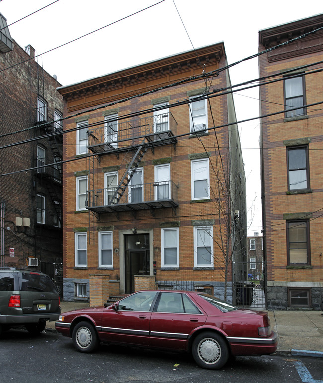 405 58th St in West New York, NJ - Building Photo - Building Photo