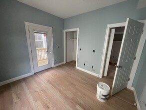 130 Cross St, Unit 4 in Somerville, MA - Building Photo - Building Photo